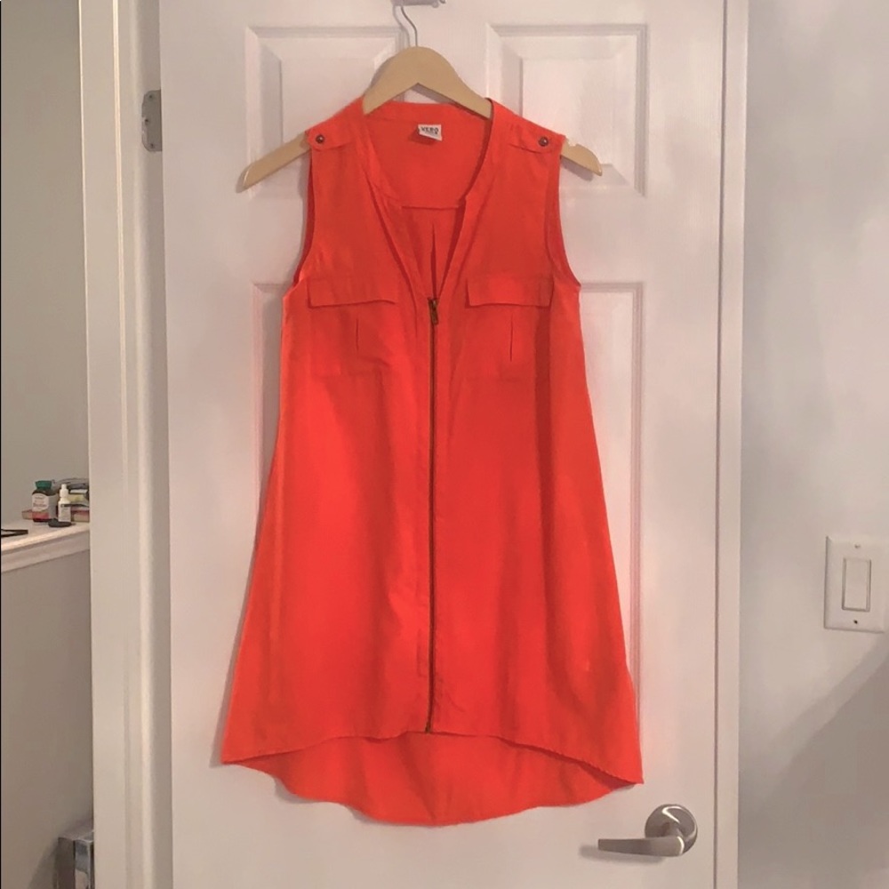 Zip up sleeveless blouse